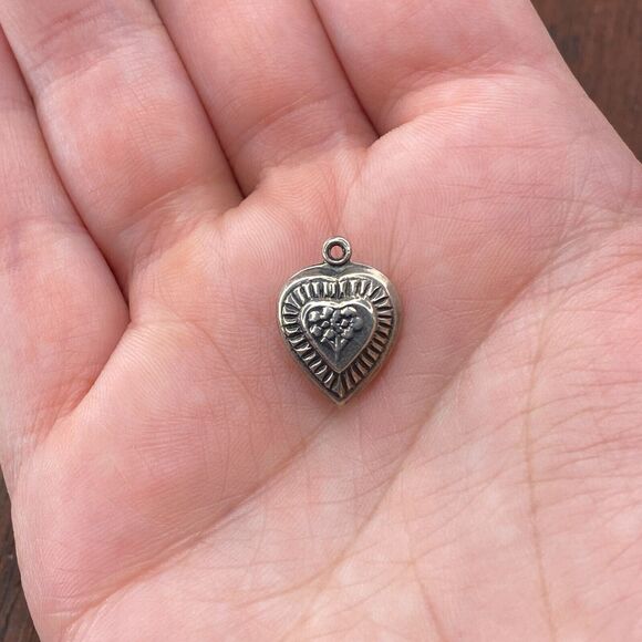 Vintage 925 Sterling Silver Forget Me Nots Puffy Heart Pendant Bracelet Charm - Picture 1 of 3